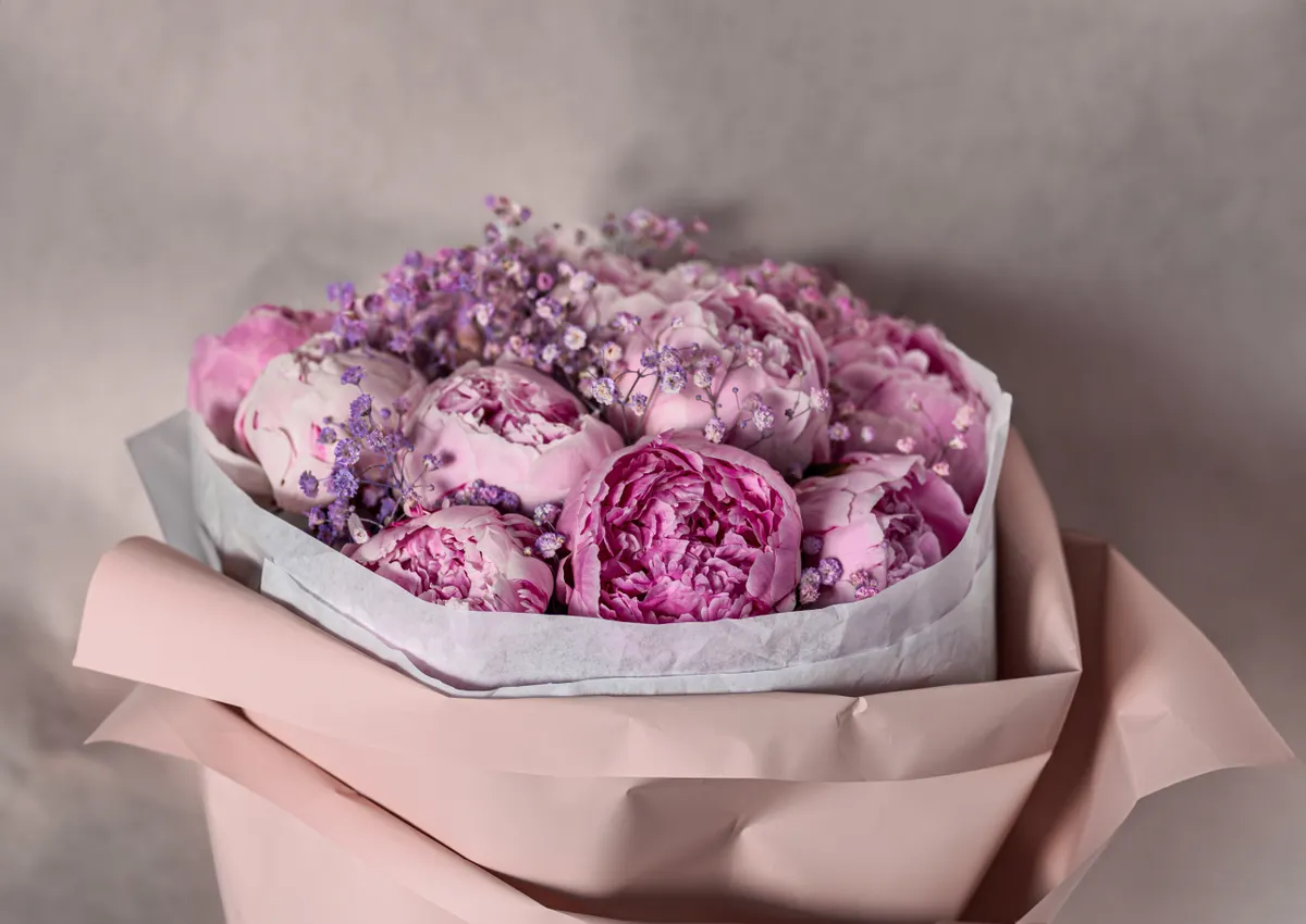Bouquet pastel de pivoines et gypsophile pour un cadeau de remerciement